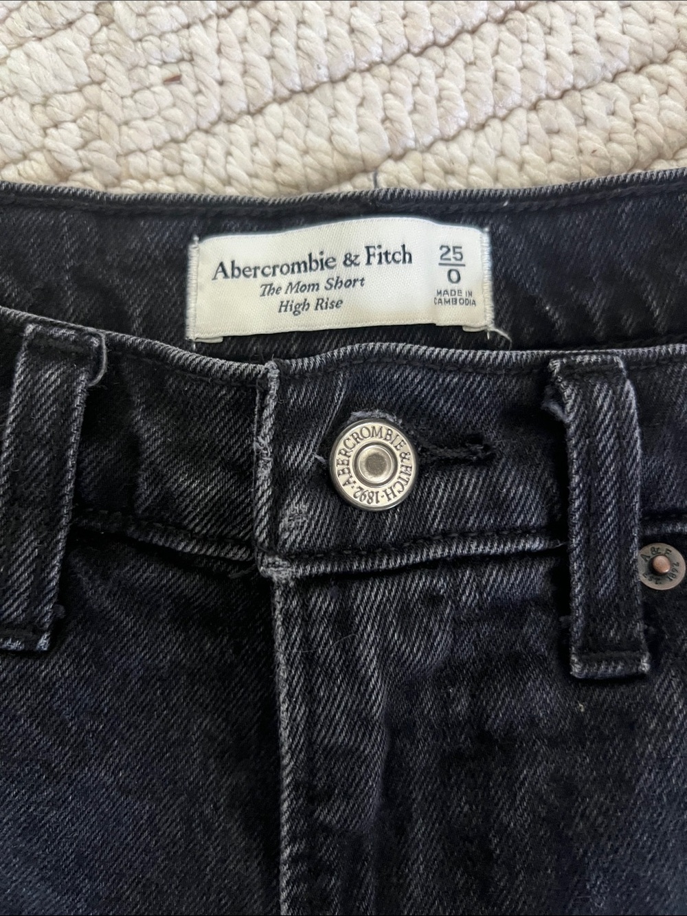 A&F “Mom Short High Rise” - Picture 2 of 3